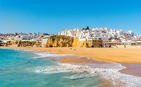 Albufeira Terrace With Pool By Homing